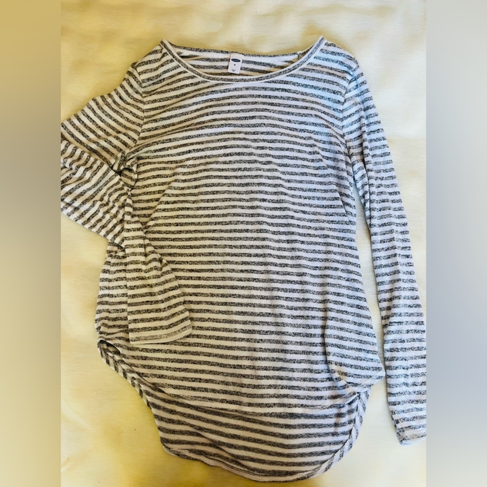 🦋2/$15 Old navy size medium super soft.